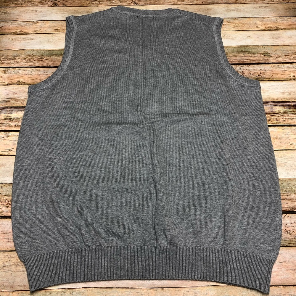 Van Heusen V-Neck Sweater Vest. NWT - Picture 5 of 5